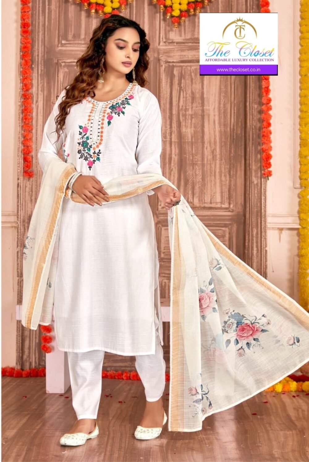 Beautiful Suit Set crafted with fine Machine Embroidery work
