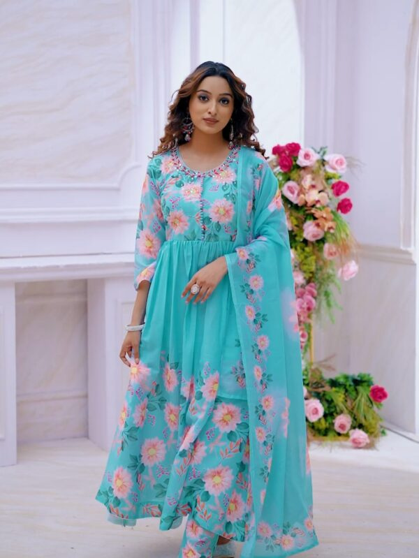 Beautifully Crafted Women’s Suit Set Showcasing Exquisite Floral Print