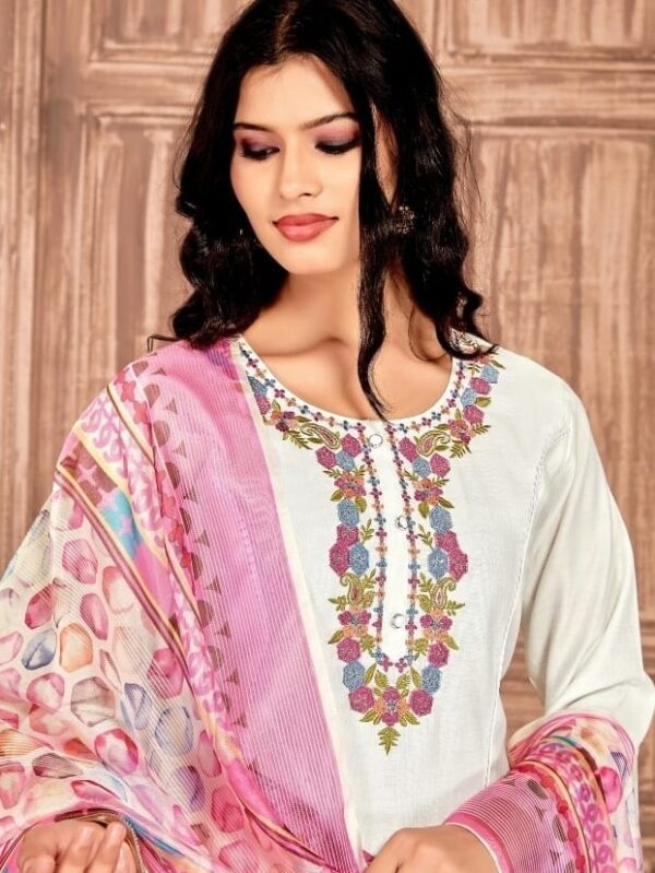 Beautifully Crafted Women’s Suit Set