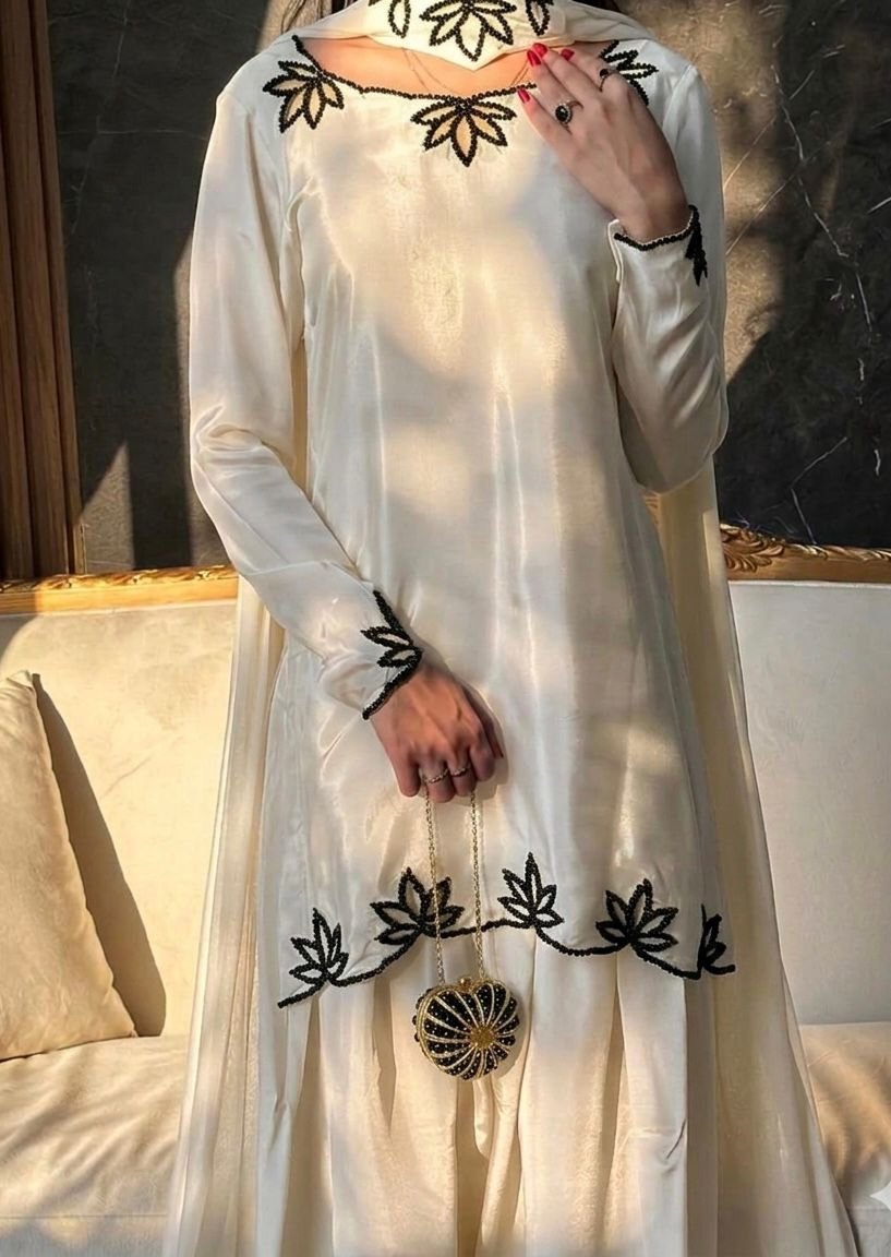 Heavy Embroidered Crepe Kurta Set for Women with Farsi Salwar & Dupatta | Party Wear 3 Piece Suit - Image 5
