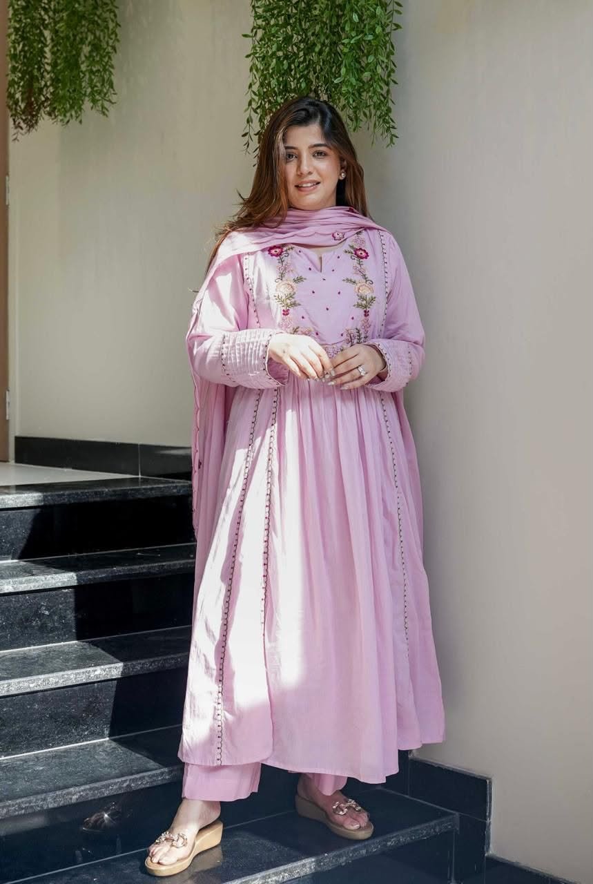 Elegant Chanderi Silk Embroidered Kurta Pant Dupatta Set for Women - Image 7